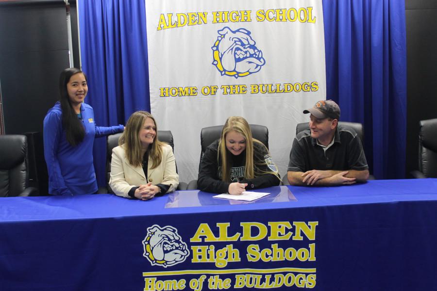 Froebel signs with Mercyhurst for Soccer